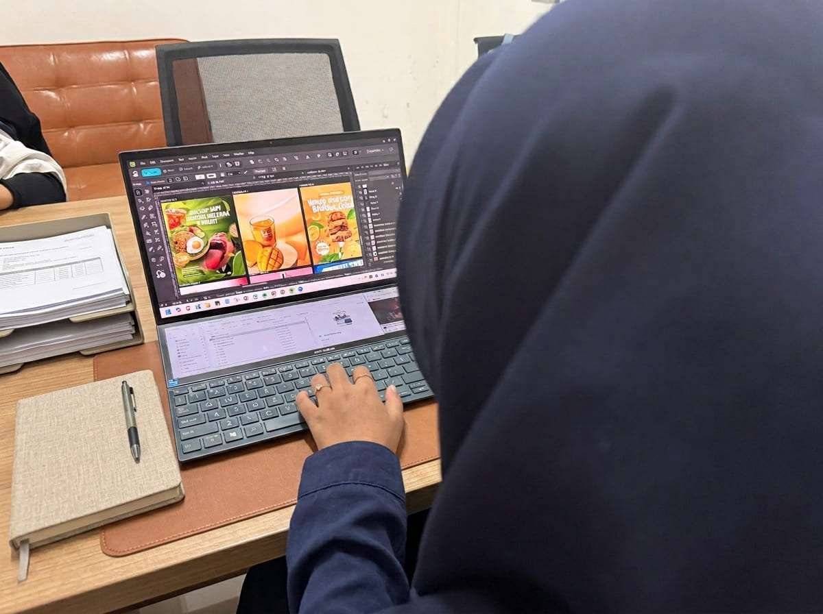Proses penataan katalog dan pengaturan toko